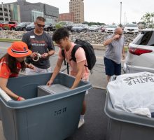Students moving into a residence hall during Syracuse University Welcome orientation move in.