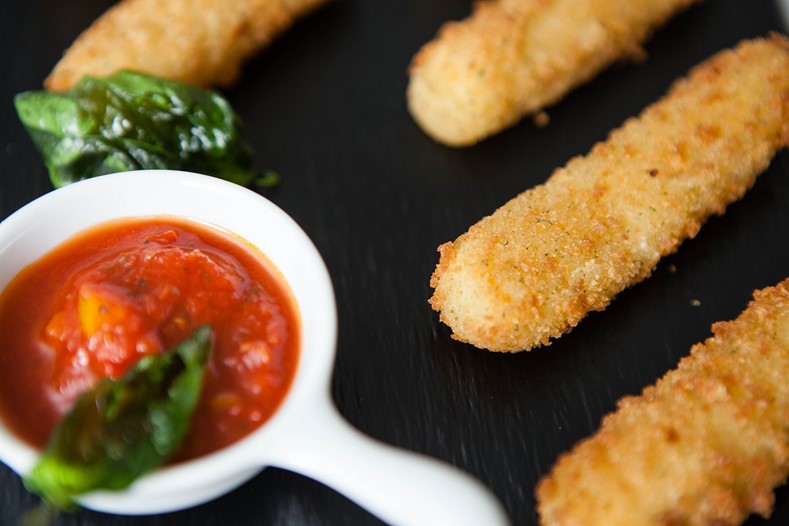 Fried mozzarella sticks with marinara