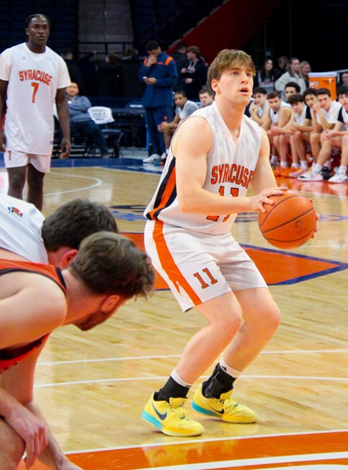 Oz Elad '26 playing basketball.